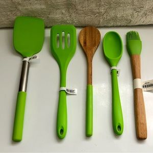 KITCHEN UTENSILS / KITCHEN TOOLS